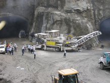 Tunnelausbaumaschine